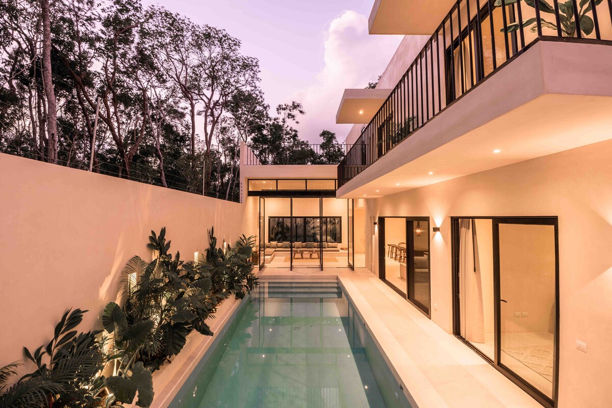 Villa moderna Casa H con área de comedor exterior